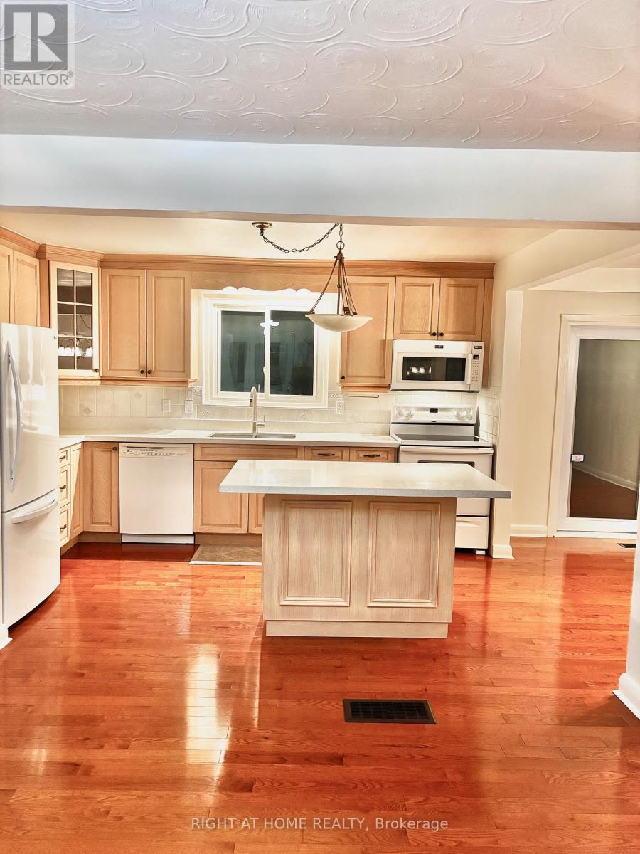 130 CULTRA SQUARE, Toronto, Ontario