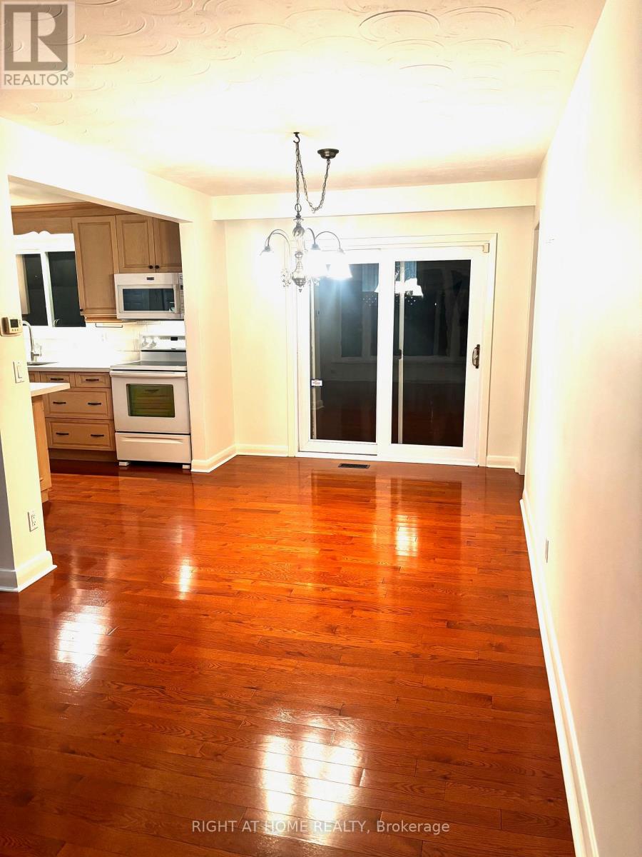 130 Cultra Square, Toronto, Ontario  M1E 2E3 - Photo 3 - E12563312