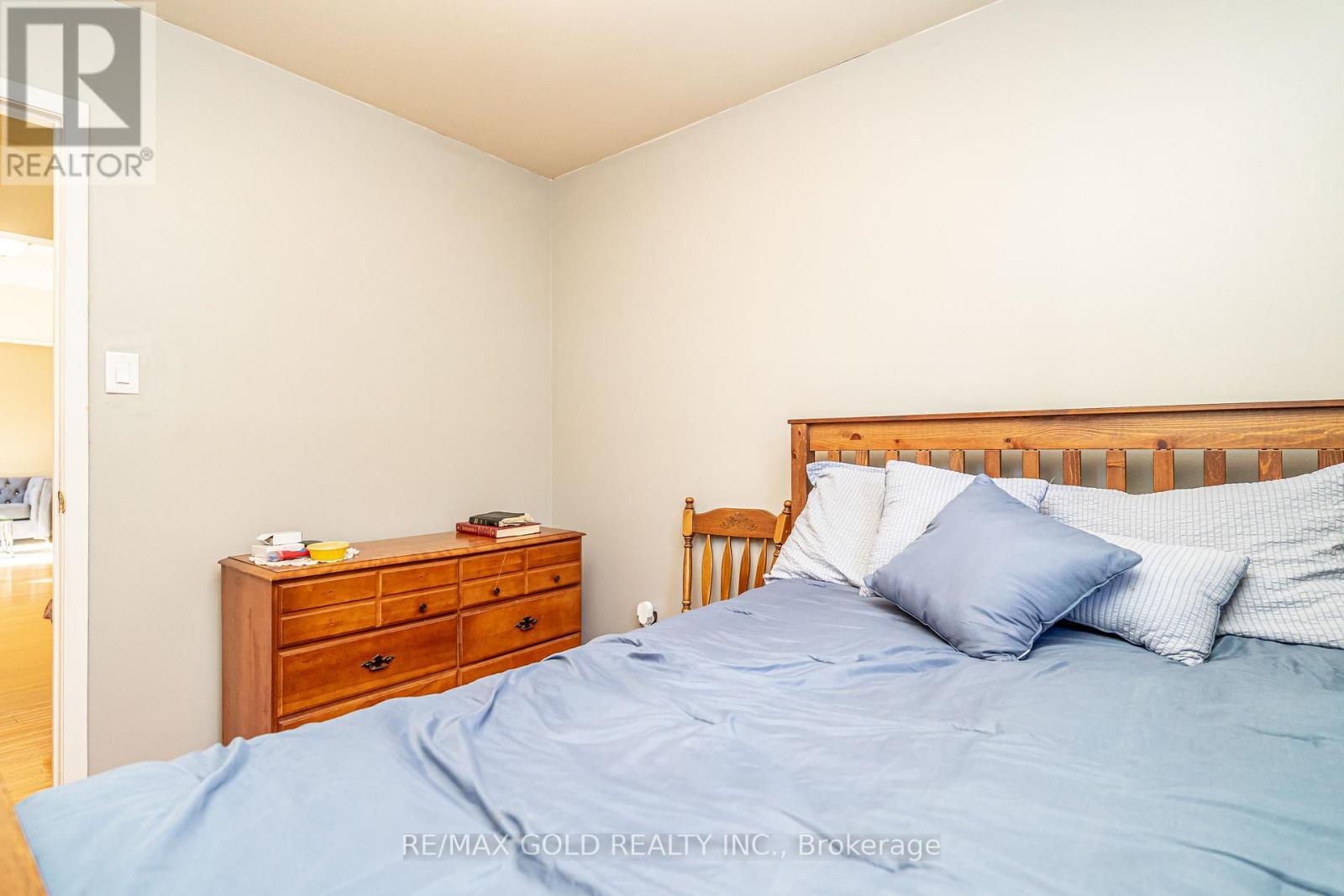 61 Deerfield Crescent, Brampton, Ontario L6T 1K8 - Photo 25 - W12562044