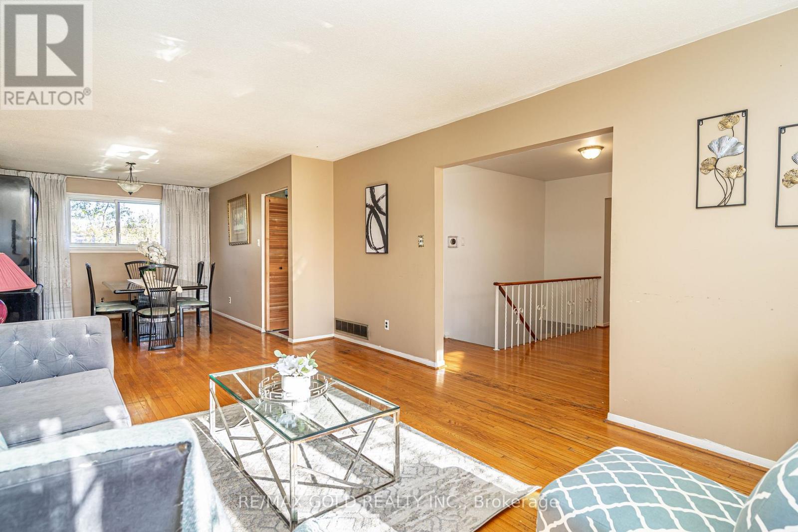 61 Deerfield Crescent, Brampton, Ontario L6T 1K8 - Photo 11 - W12562044