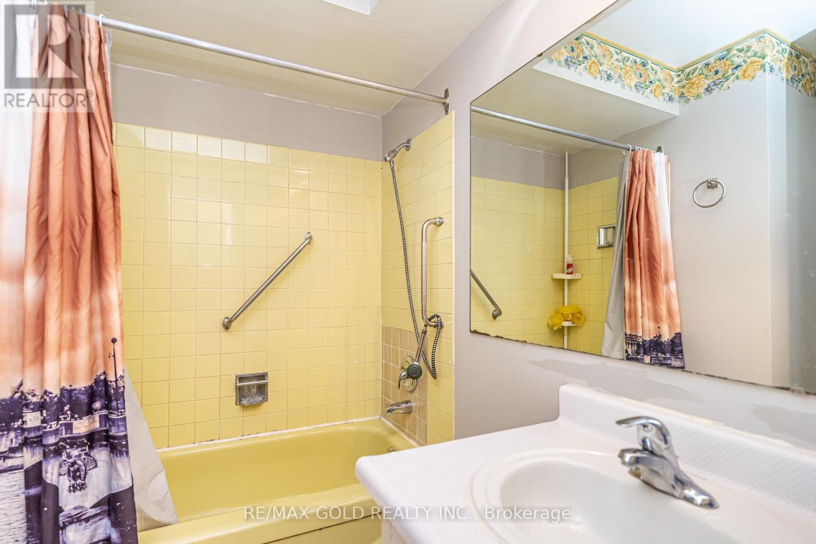 61 Deerfield Crescent, Brampton, Ontario L6T 1K8 - Photo 26 - W12562044