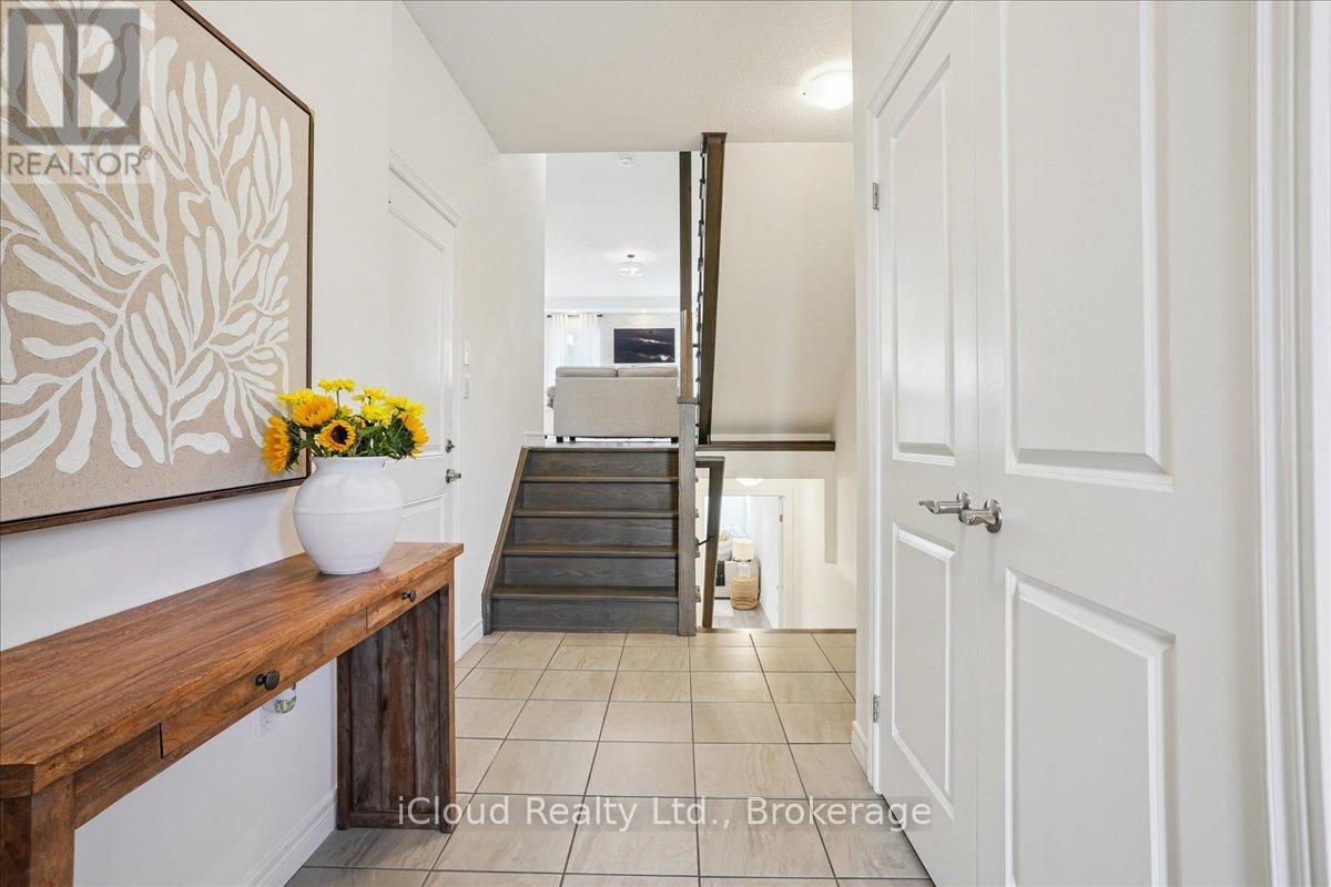 136 Dunrobin Lane, Grimsby, Ontario  L3M 0H4 - Photo 6 - X12508996