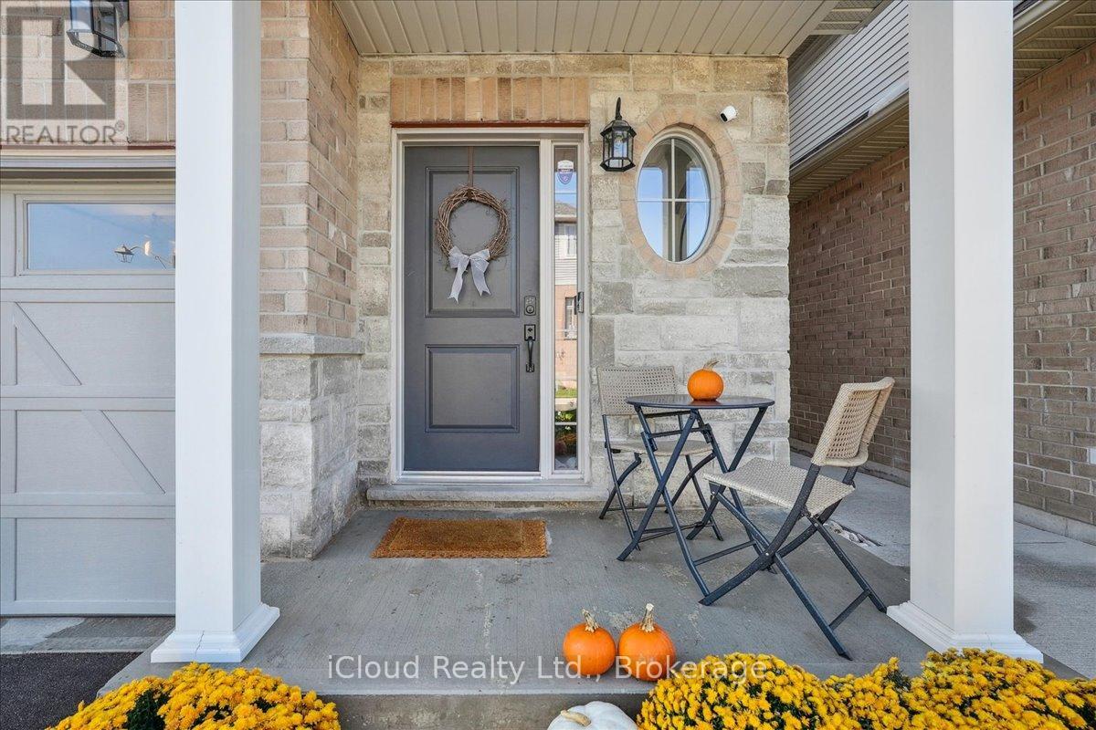 136 Dunrobin Lane, Grimsby, Ontario  L3M 0H4 - Photo 4 - X12508996