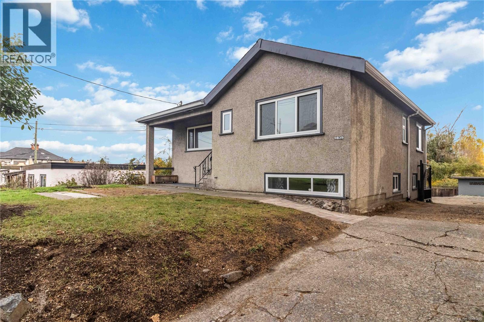 1835 Fernwood Rd, Victoria, British Columbia  V8T 2Y5 - Photo 4 - 1018398