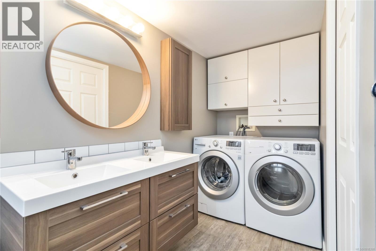 1835 Fernwood Rd, Victoria, British Columbia  V8T 2Y5 - Photo 33 - 1018398