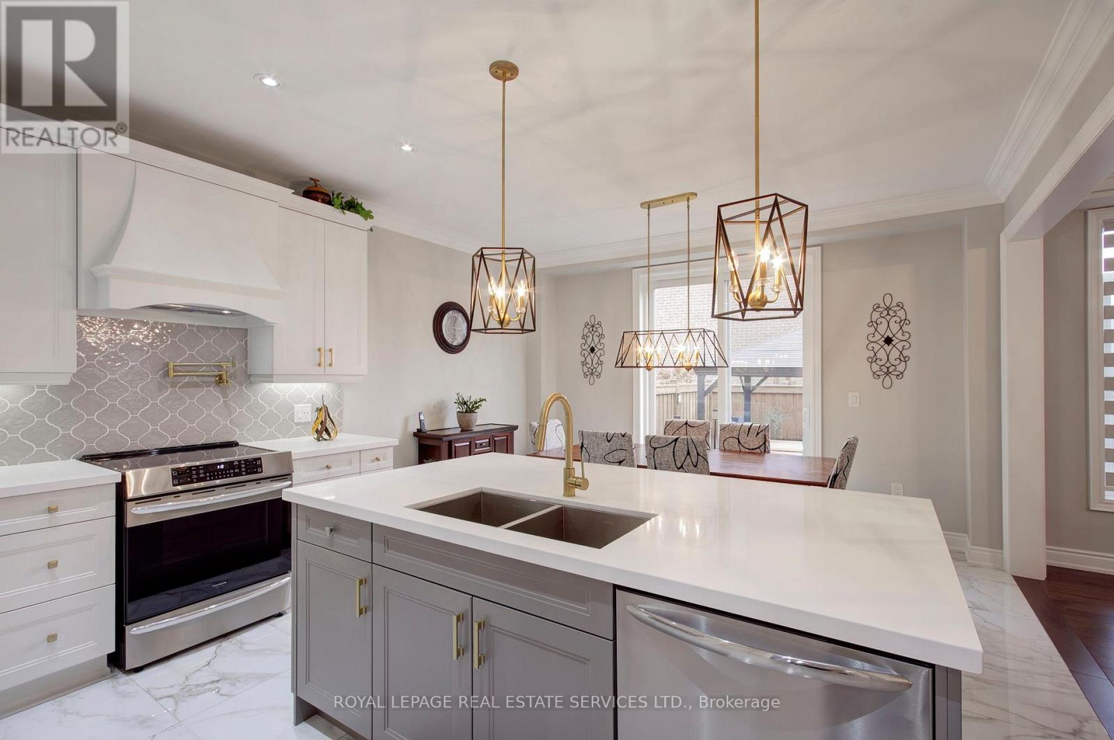 135 Zachary Crescent, Oakville, Ontario  L6H 0W1 - Photo 22 - W12559574