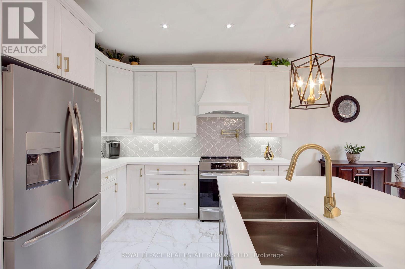 135 Zachary Crescent, Oakville, Ontario  L6H 0W1 - Photo 21 - W12559574