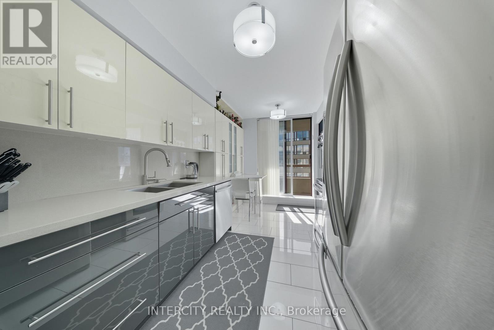 Ph208 - 81 Townsgate Drive, Vaughan, Ontario  L4J 8E6 - Photo 7 - N12563248