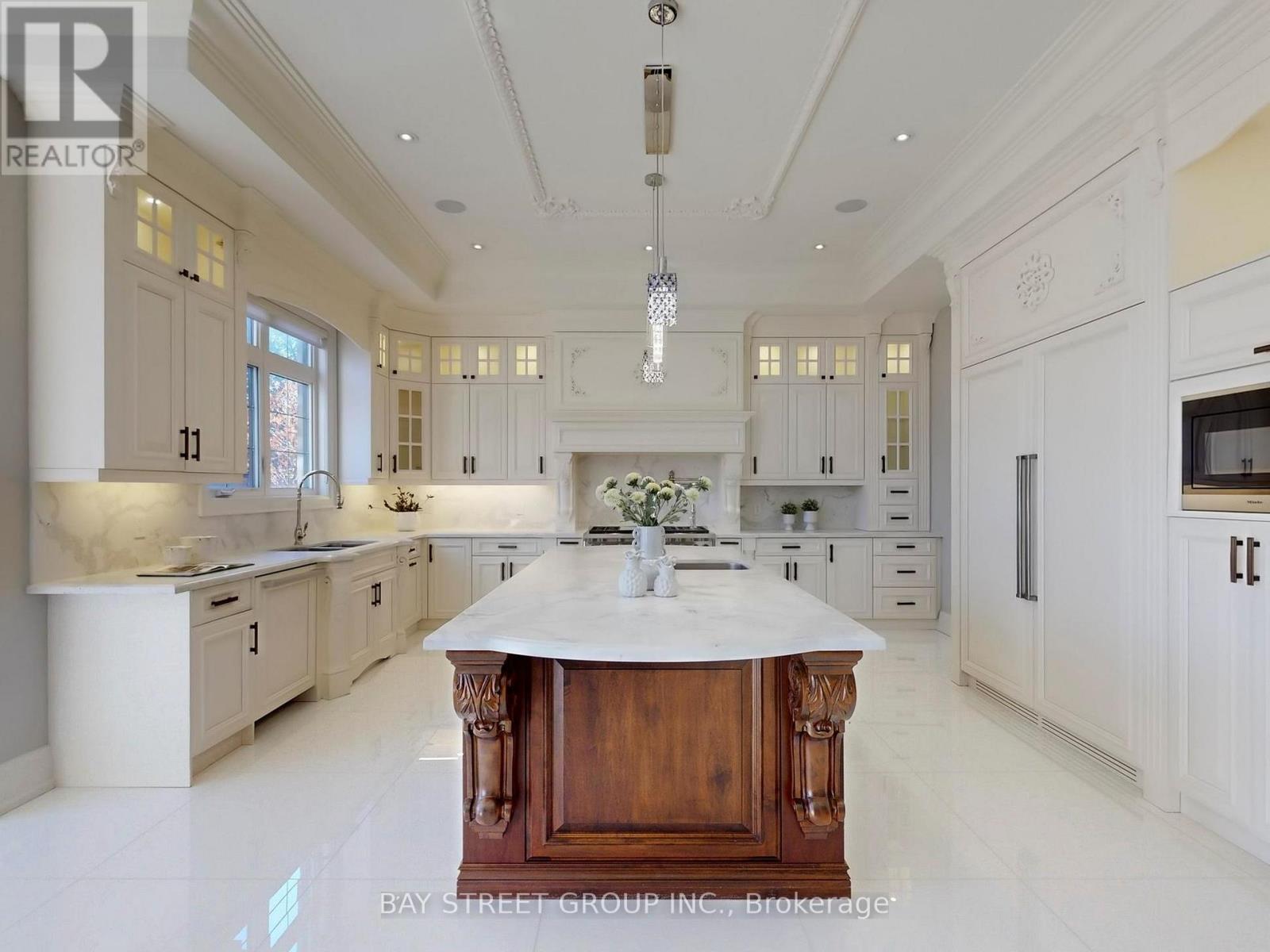 3 Claridge Drive, Richmond Hill, Ontario  L4C 6G8 - Photo 12 - N12563286