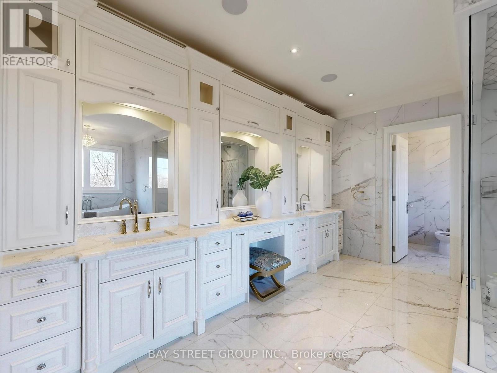 3 Claridge Drive, Richmond Hill, Ontario  L4C 6G8 - Photo 28 - N12563286