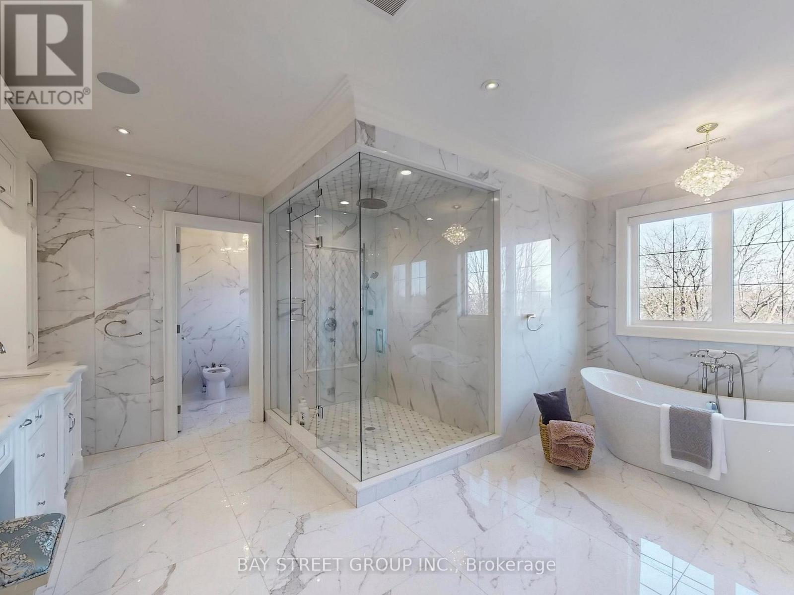 3 Claridge Drive, Richmond Hill, Ontario  L4C 6G8 - Photo 29 - N12563286