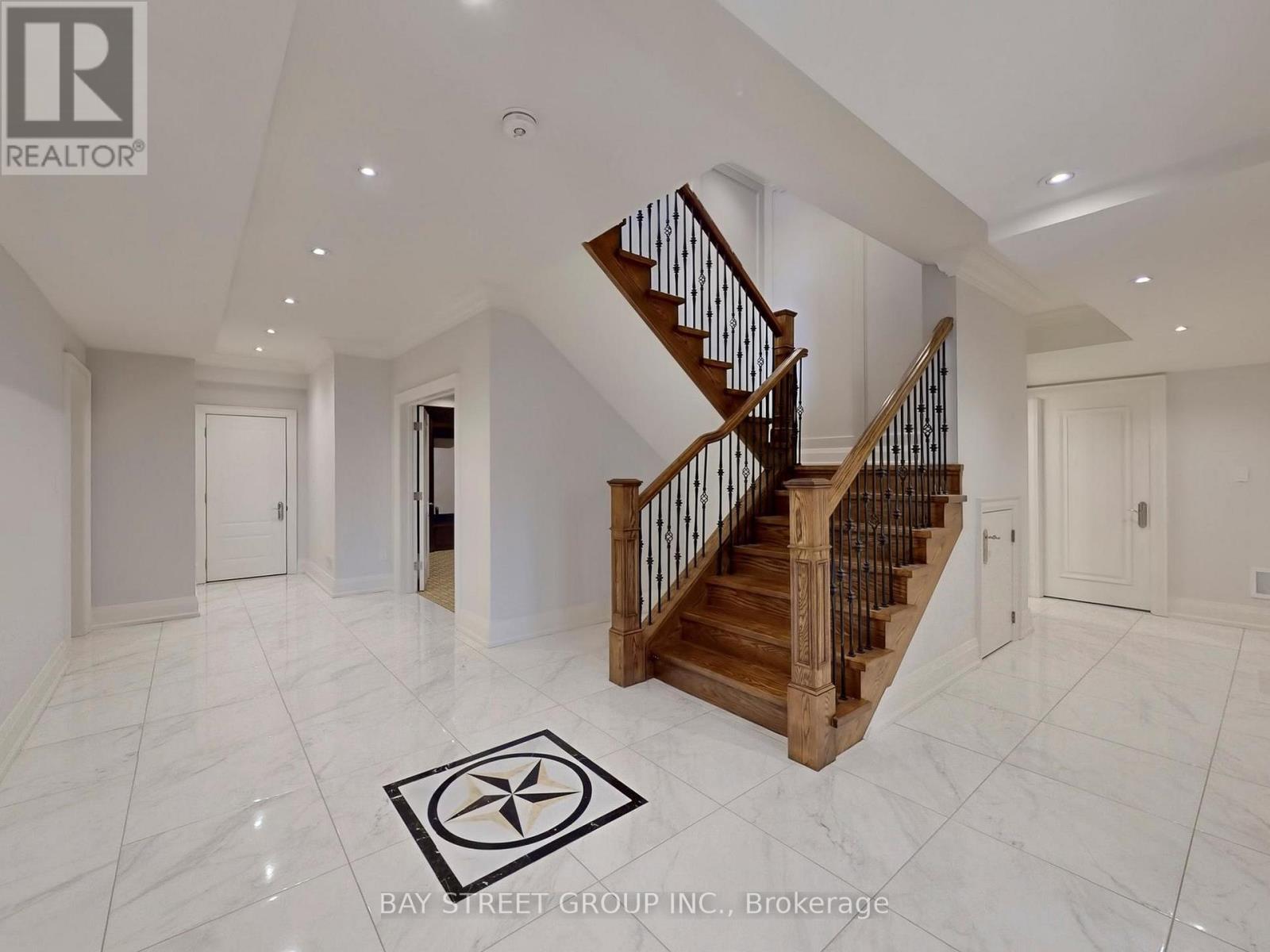 3 Claridge Drive, Richmond Hill, Ontario  L4C 6G8 - Photo 39 - N12563286