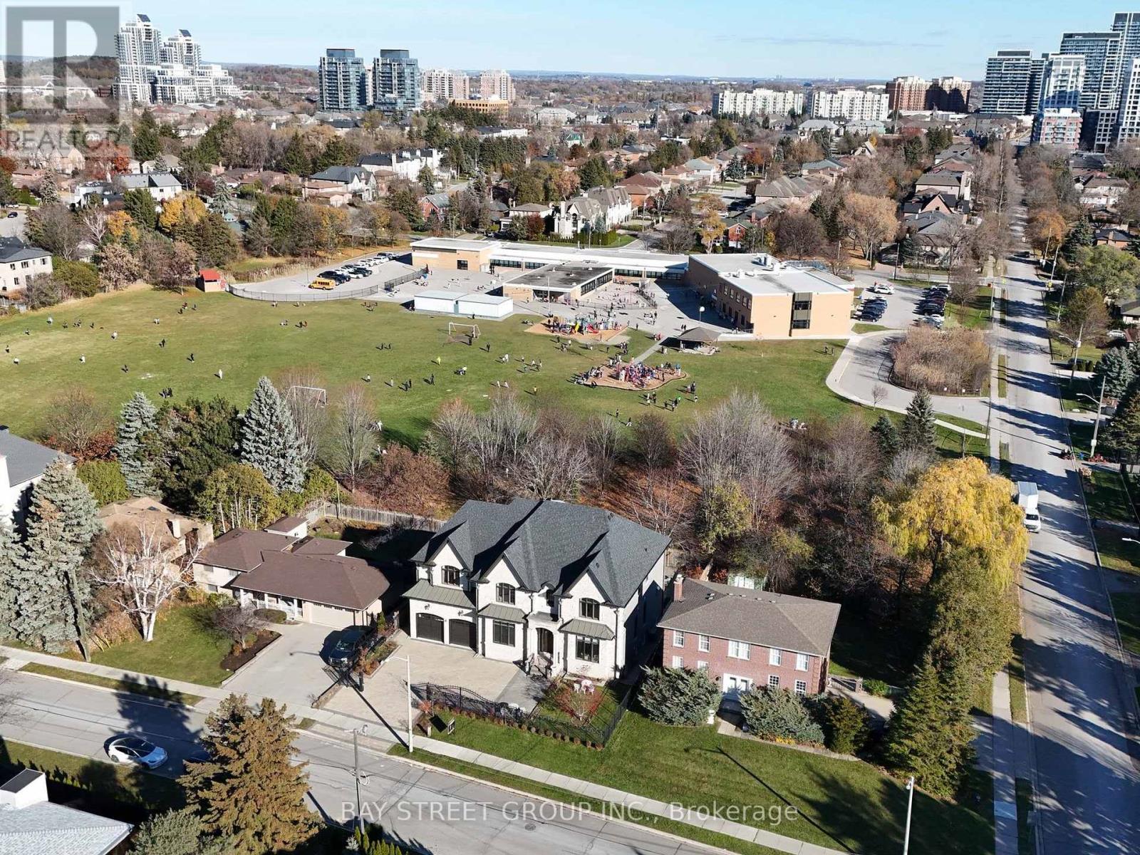 3 Claridge Drive, Richmond Hill, Ontario  L4C 6G8 - Photo 47 - N12563286