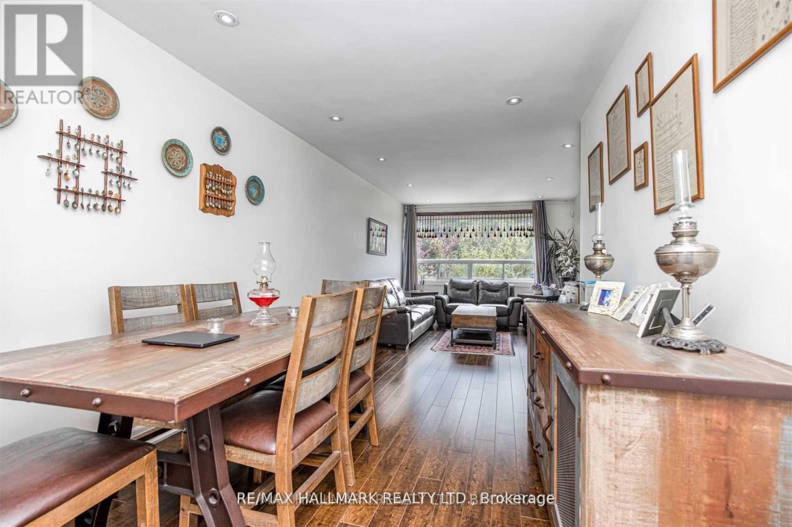 # Main - 283 Taylor Mills Drive N, Richmond Hill, Ontario  L4C 2T8 - Photo 10 - N12563304