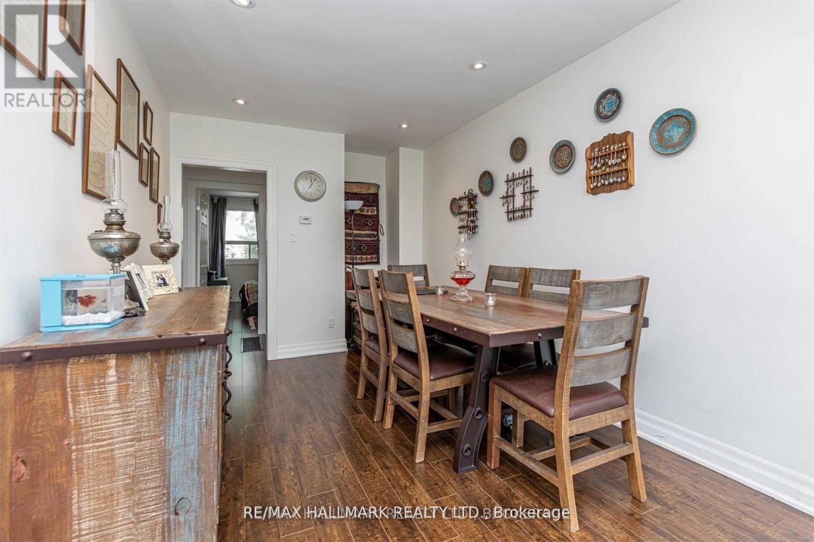 # Main - 283 Taylor Mills Drive N, Richmond Hill, Ontario  L4C 2T8 - Photo 11 - N12563304