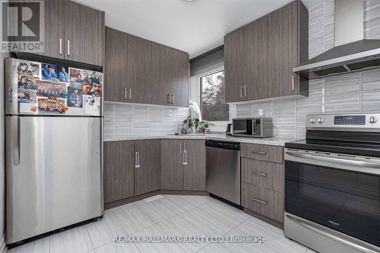 # Main - 283 Taylor Mills Drive N, Richmond Hill, Ontario  L4C 2T8 - Photo 12 - N12563304