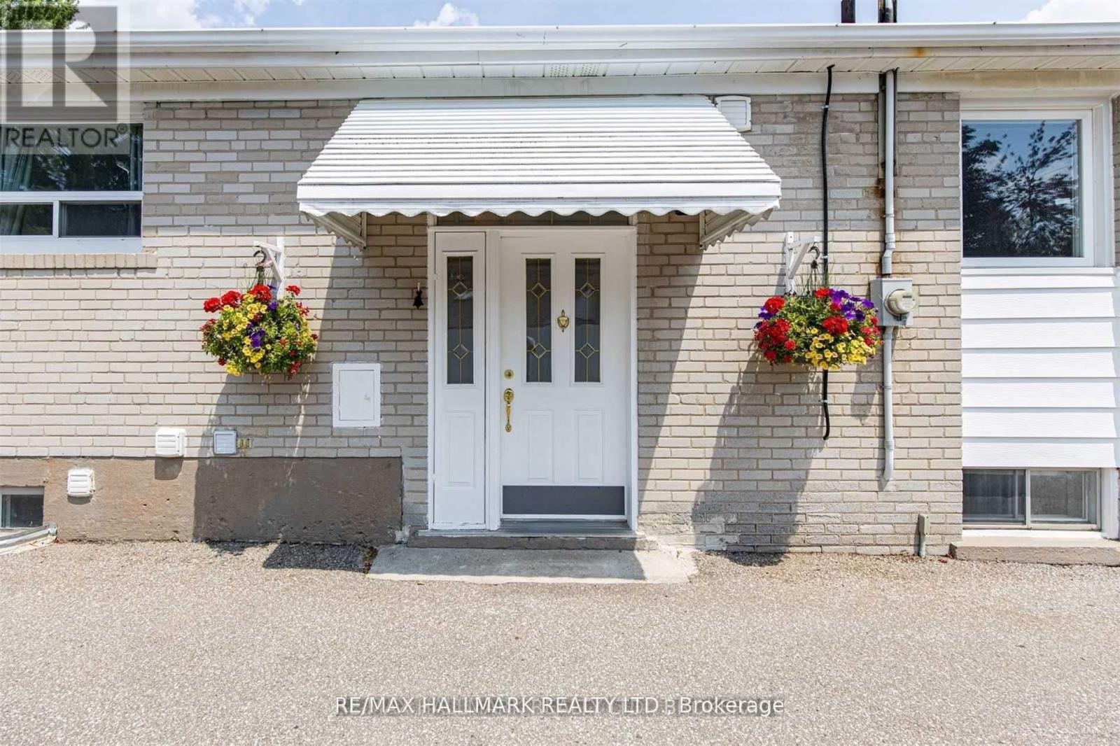 # Main - 283 Taylor Mills Drive N, Richmond Hill, Ontario  L4C 2T8 - Photo 2 - N12563304