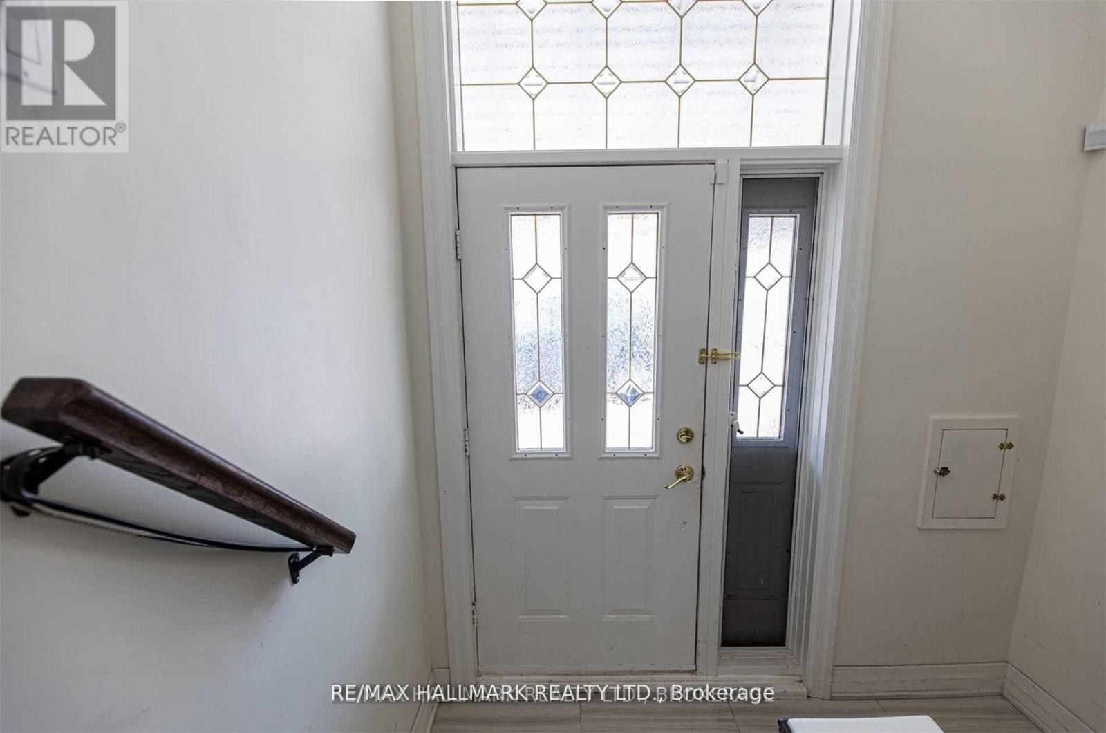 # Main - 283 Taylor Mills Drive N, Richmond Hill, Ontario  L4C 2T8 - Photo 4 - N12563304