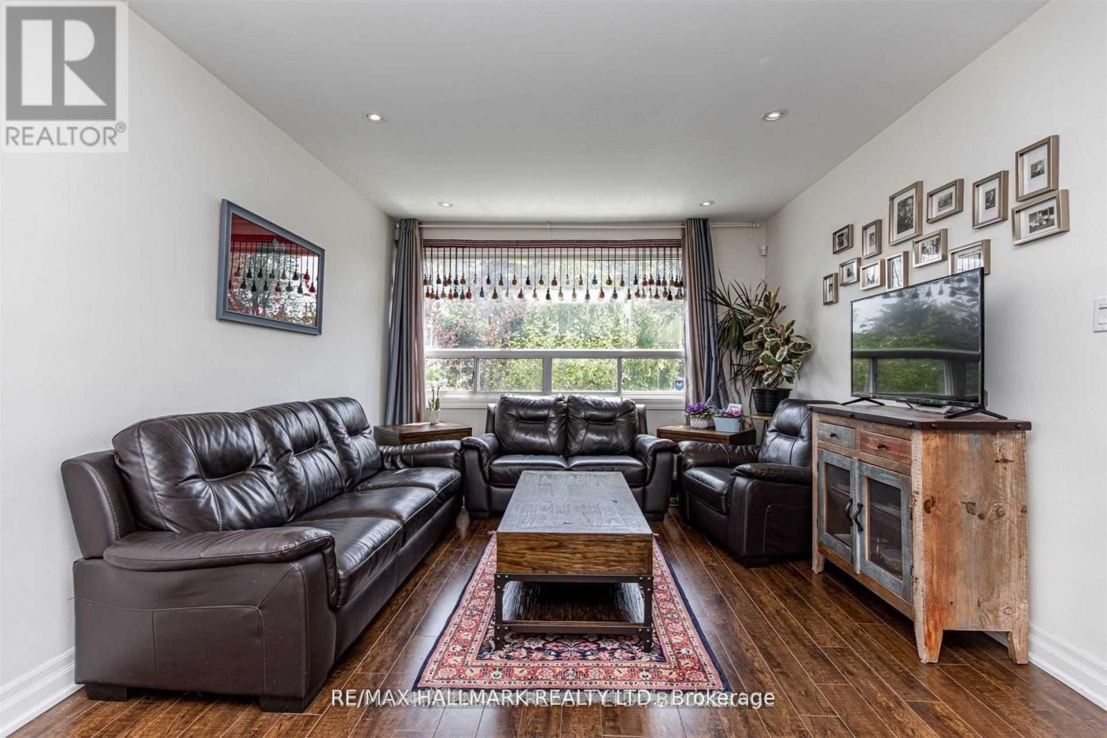 # Main - 283 Taylor Mills Drive N, Richmond Hill, Ontario  L4C 2T8 - Photo 6 - N12563304