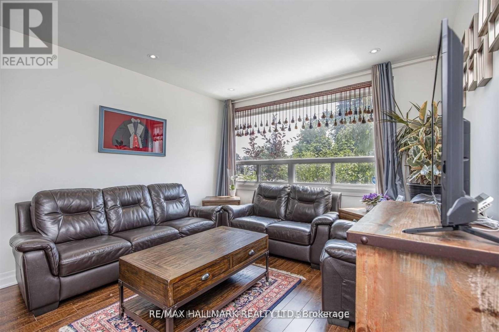 # Main - 283 Taylor Mills Drive N, Richmond Hill, Ontario  L4C 2T8 - Photo 7 - N12563304