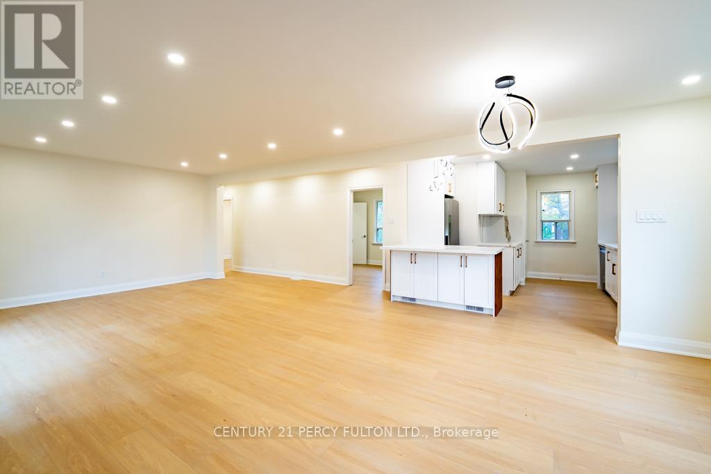 Main - 243 Ruggles Avenue, Richmond Hill, Ontario  L4C 1Y6 - Photo 2 - N12563332