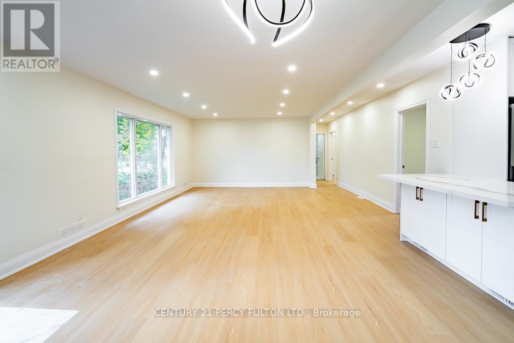 Main - 243 Ruggles Avenue, Richmond Hill, Ontario  L4C 1Y6 - Photo 3 - N12563332