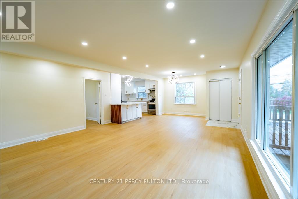 Main - 243 Ruggles Avenue, Richmond Hill, Ontario  L4C 1Y6 - Photo 6 - N12563332