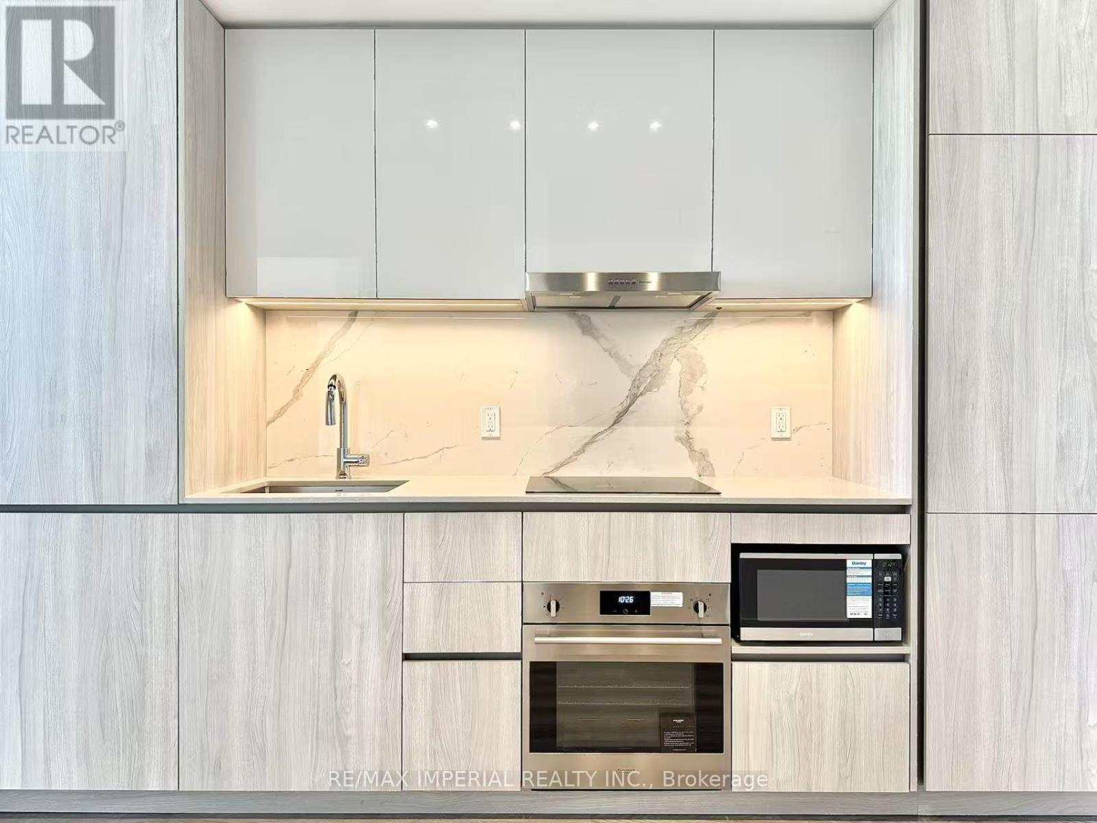 2503 - 8 Interchange Way, Vaughan, Ontario  L4K 0R2 - Photo 2 - N12563364