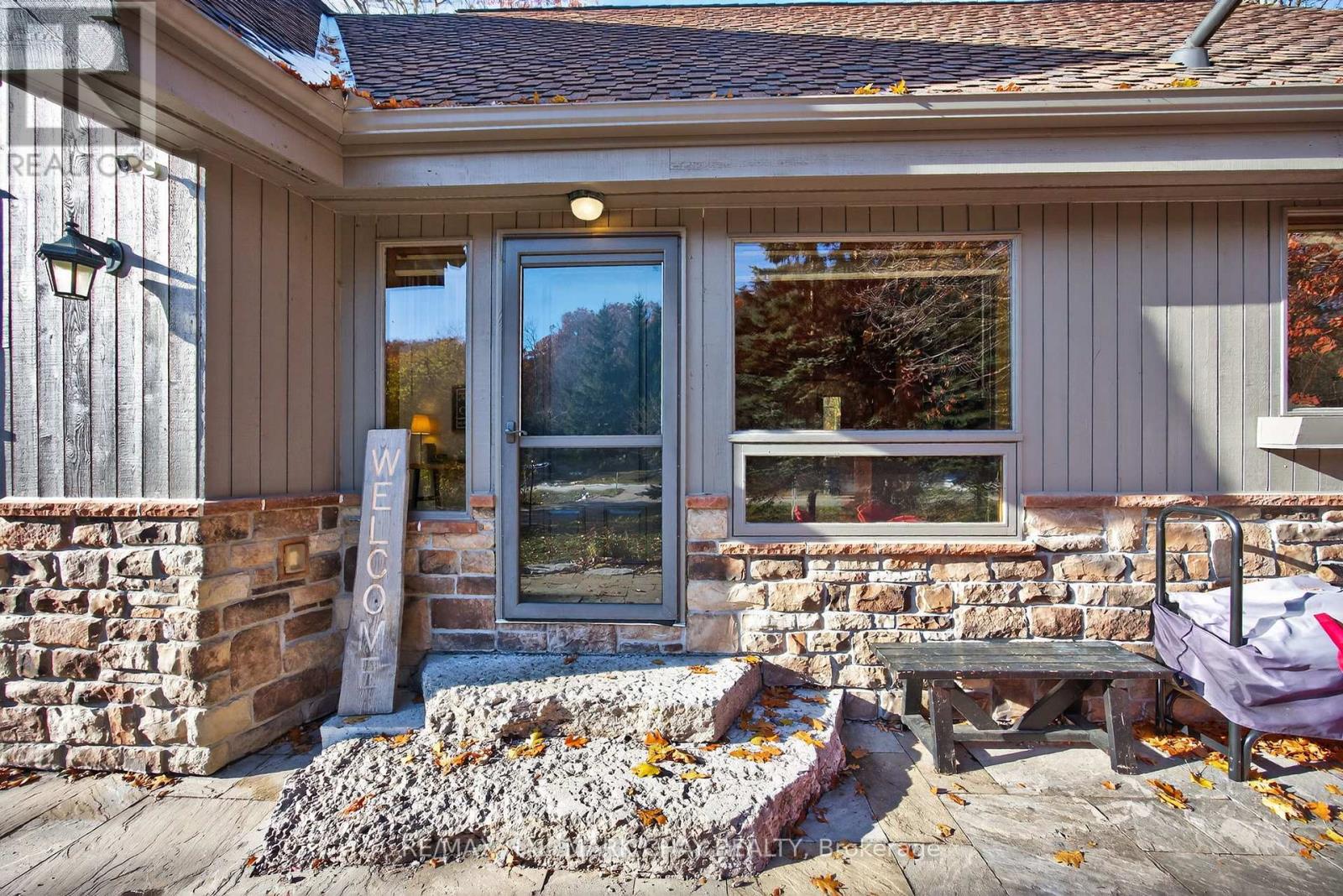 37 Pine Ridge Trail, Oro-Medonte (Horseshoe Valley), Ontario  L4M 4Y8 - Photo 4 - S12563374