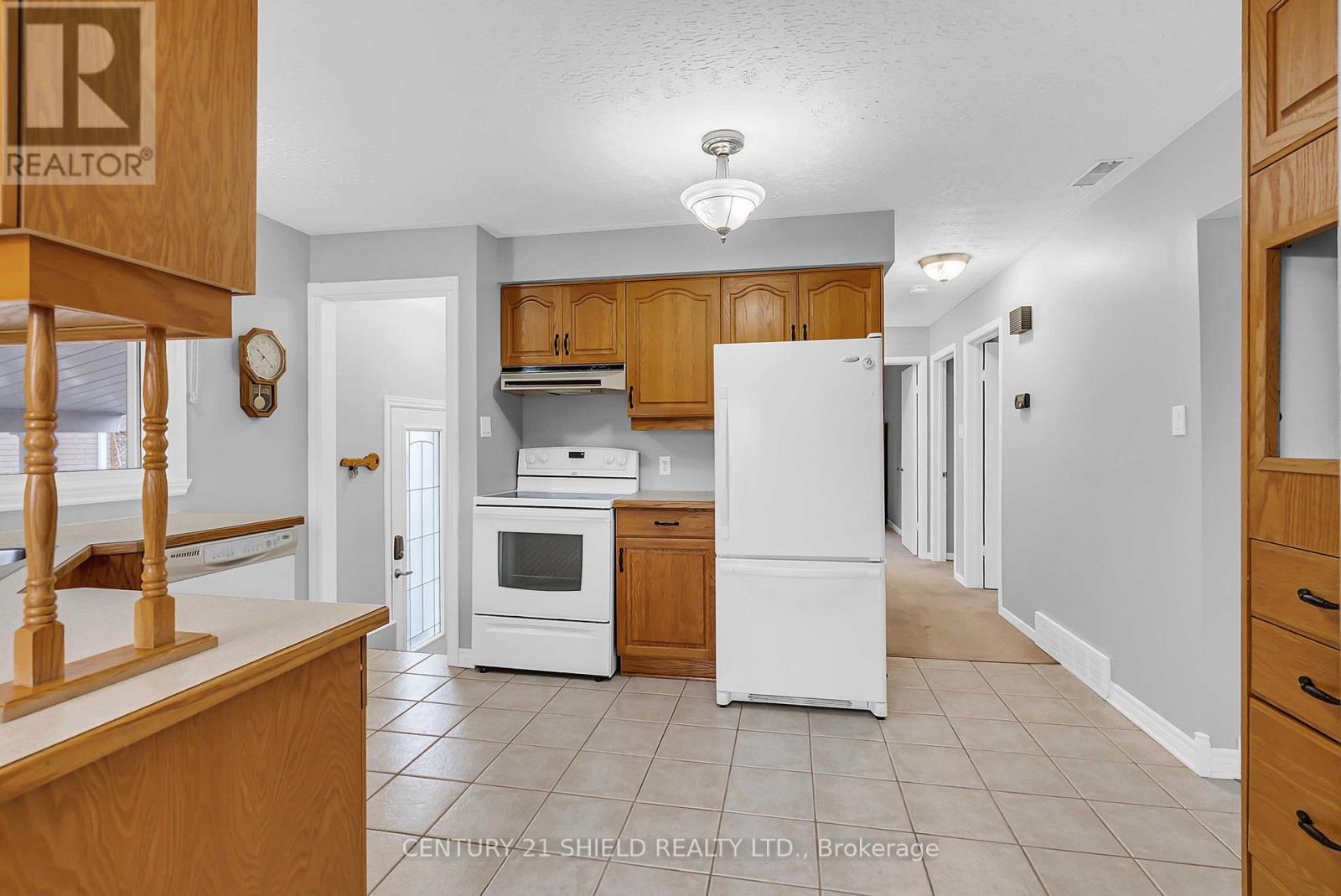 421 Danis Avenue, Cornwall, Ontario  K6H 5G2 - Photo 4 - X12563440