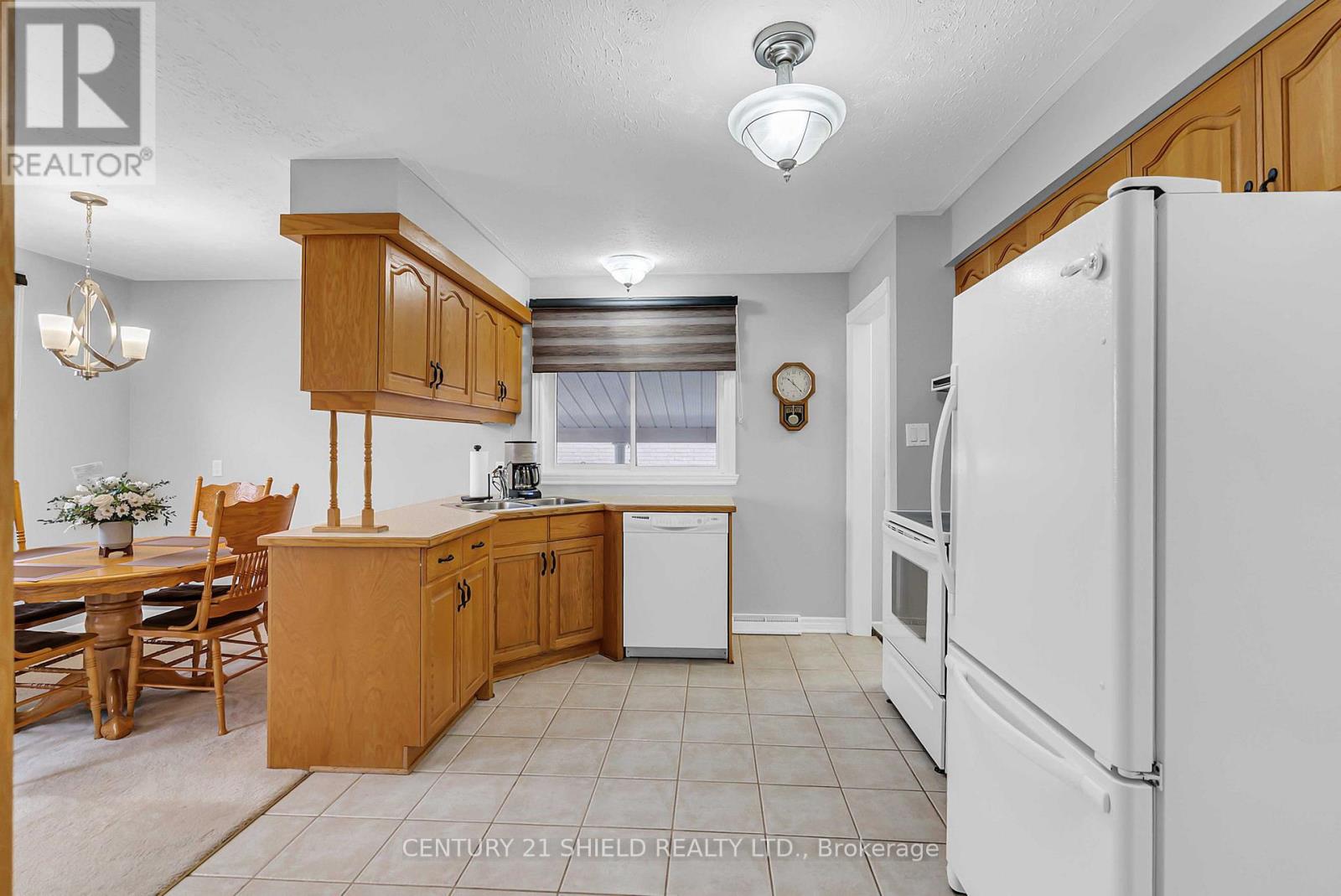 421 Danis Avenue, Cornwall, Ontario  K6H 5G2 - Photo 5 - X12563440