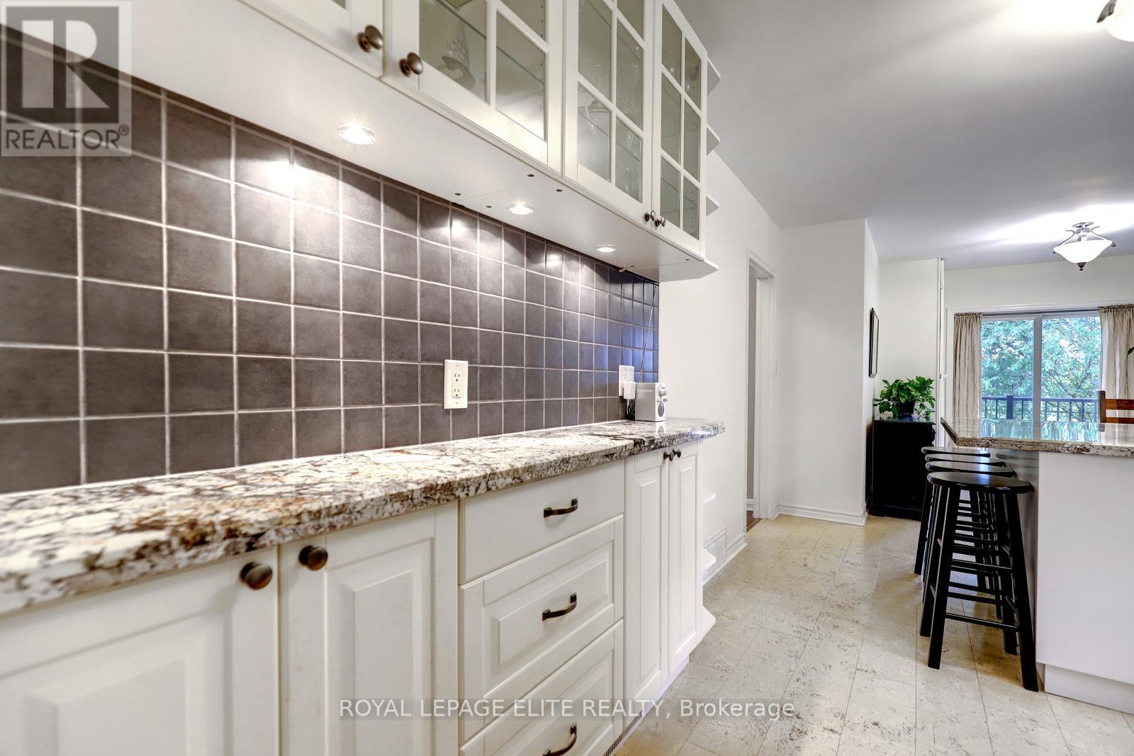 39 Sealcove Drive, Toronto, Ontario  M9C 2C7 - Photo 11 - W12563256