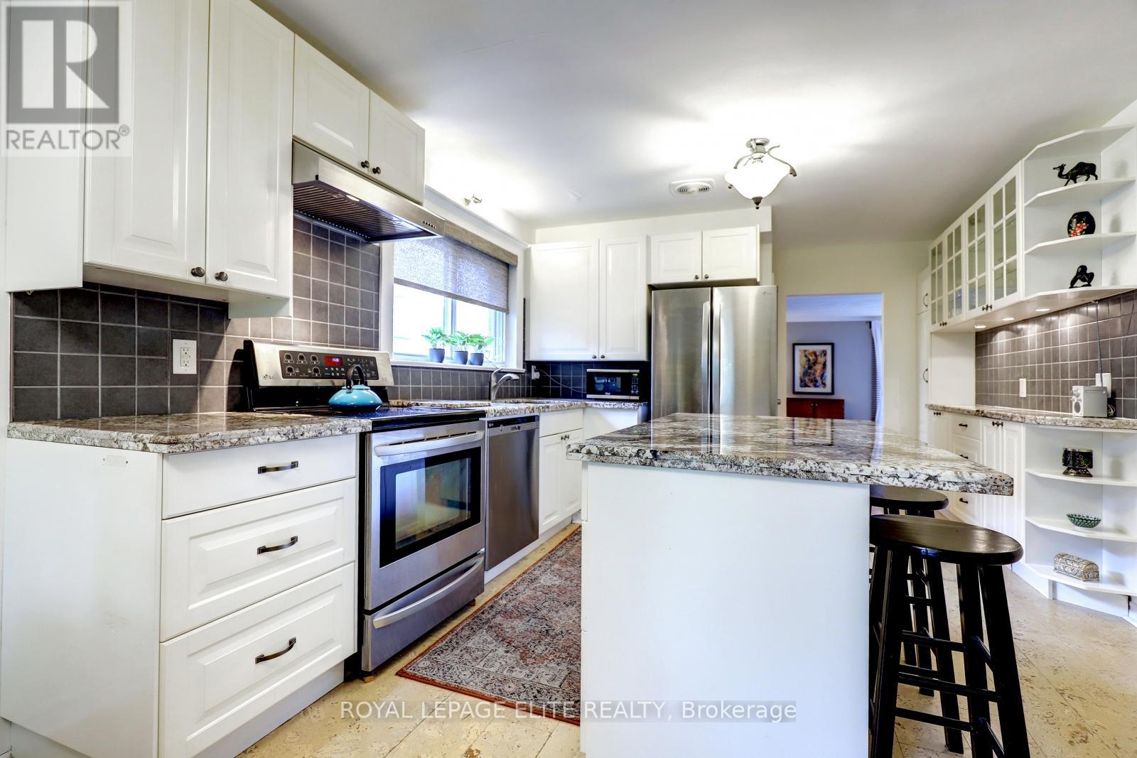 39 Sealcove Drive, Toronto, Ontario  M9C 2C7 - Photo 12 - W12563256