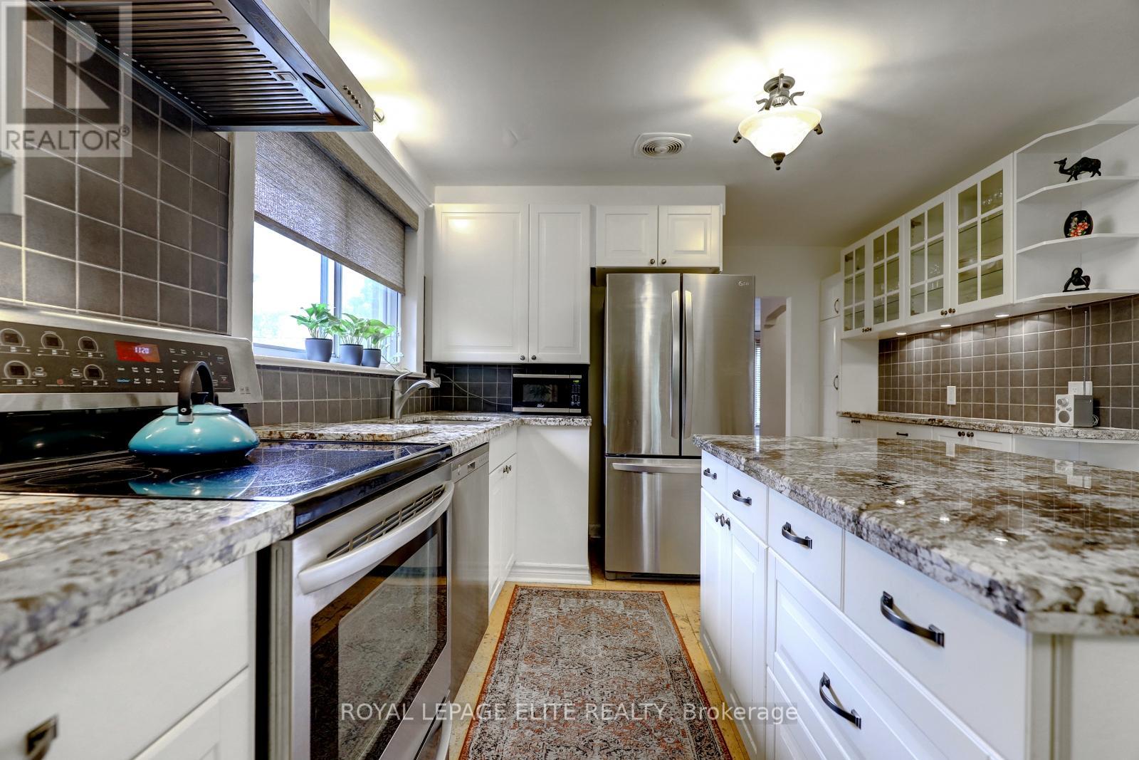 39 Sealcove Drive, Toronto, Ontario  M9C 2C7 - Photo 13 - W12563256