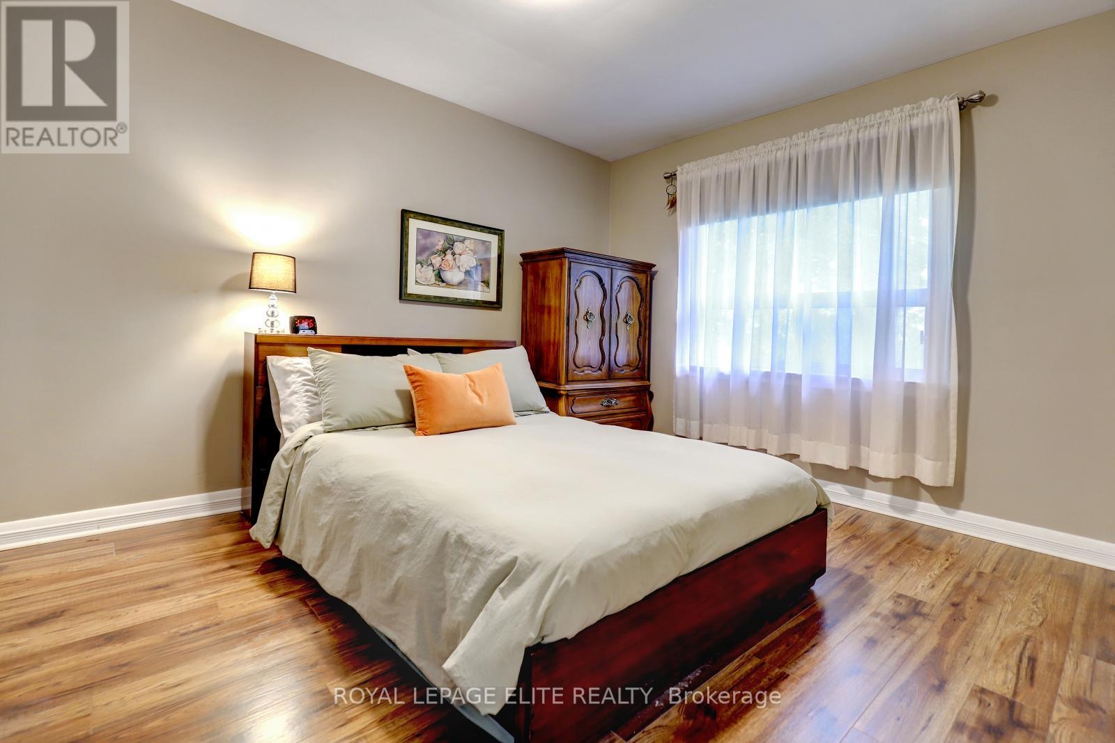 39 Sealcove Drive, Toronto, Ontario  M9C 2C7 - Photo 15 - W12563256