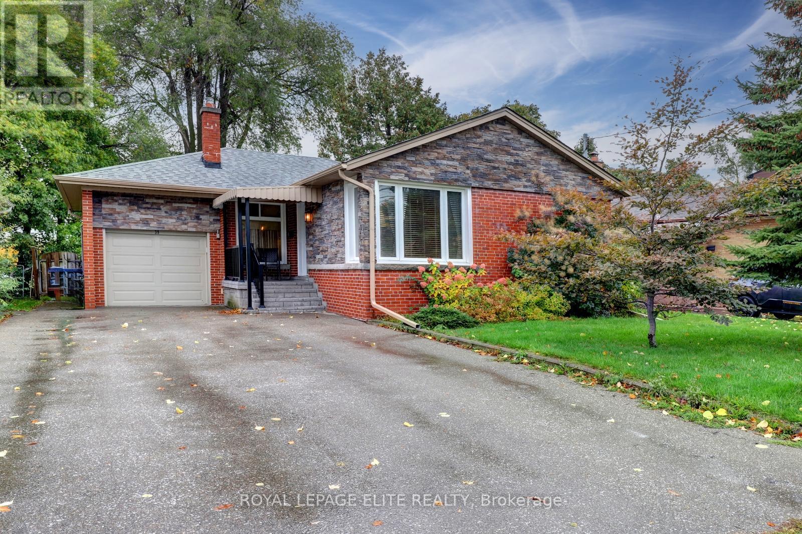 39 Sealcove Drive, Toronto, Ontario  M9C 2C7 - Photo 2 - W12563256