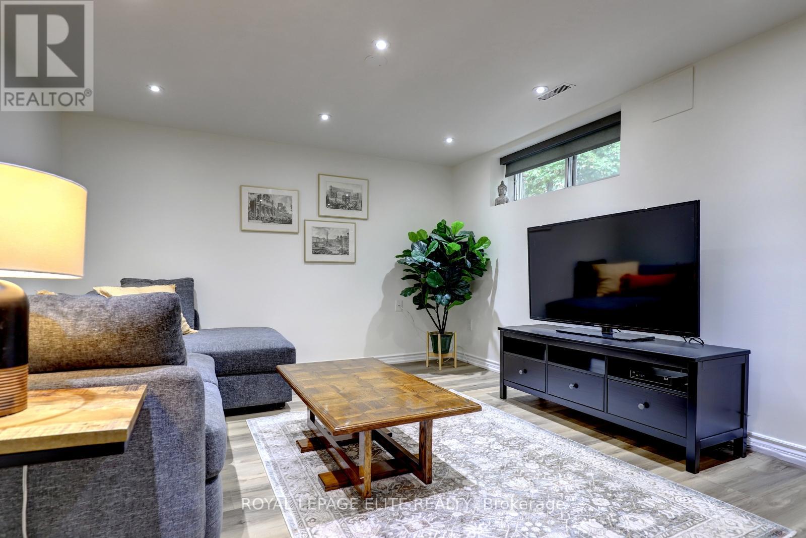 39 Sealcove Drive, Toronto, Ontario  M9C 2C7 - Photo 20 - W12563256