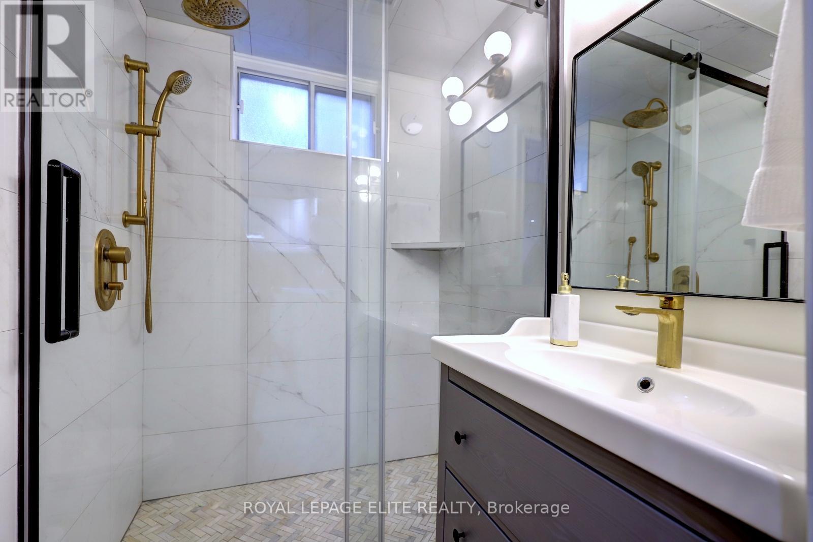 39 Sealcove Drive, Toronto, Ontario  M9C 2C7 - Photo 27 - W12563256