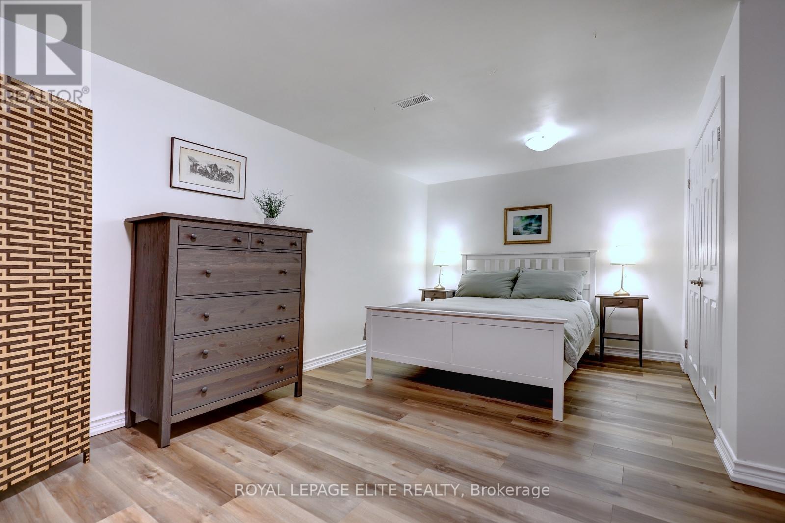 39 Sealcove Drive, Toronto, Ontario  M9C 2C7 - Photo 28 - W12563256