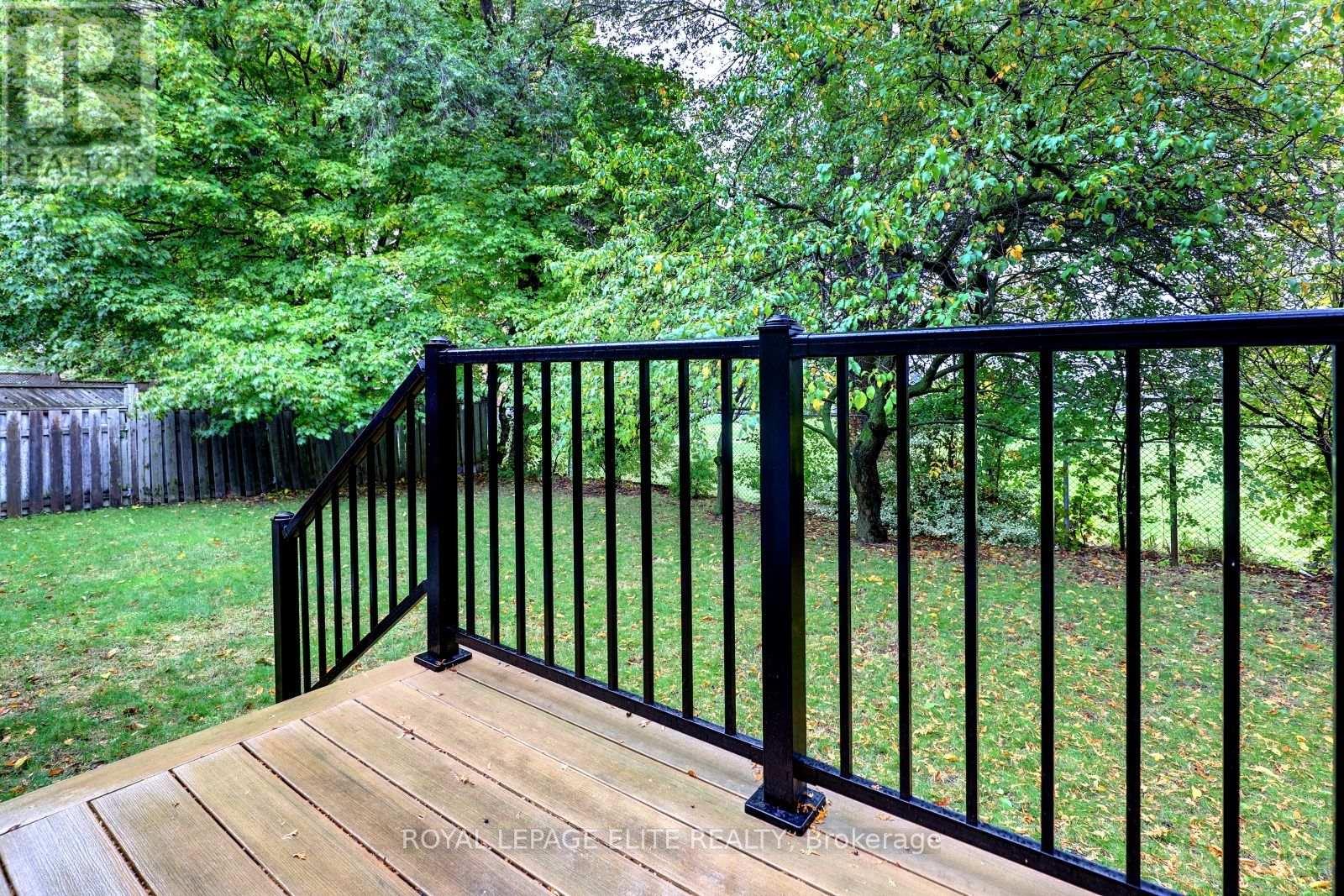 39 Sealcove Drive, Toronto, Ontario  M9C 2C7 - Photo 32 - W12563256