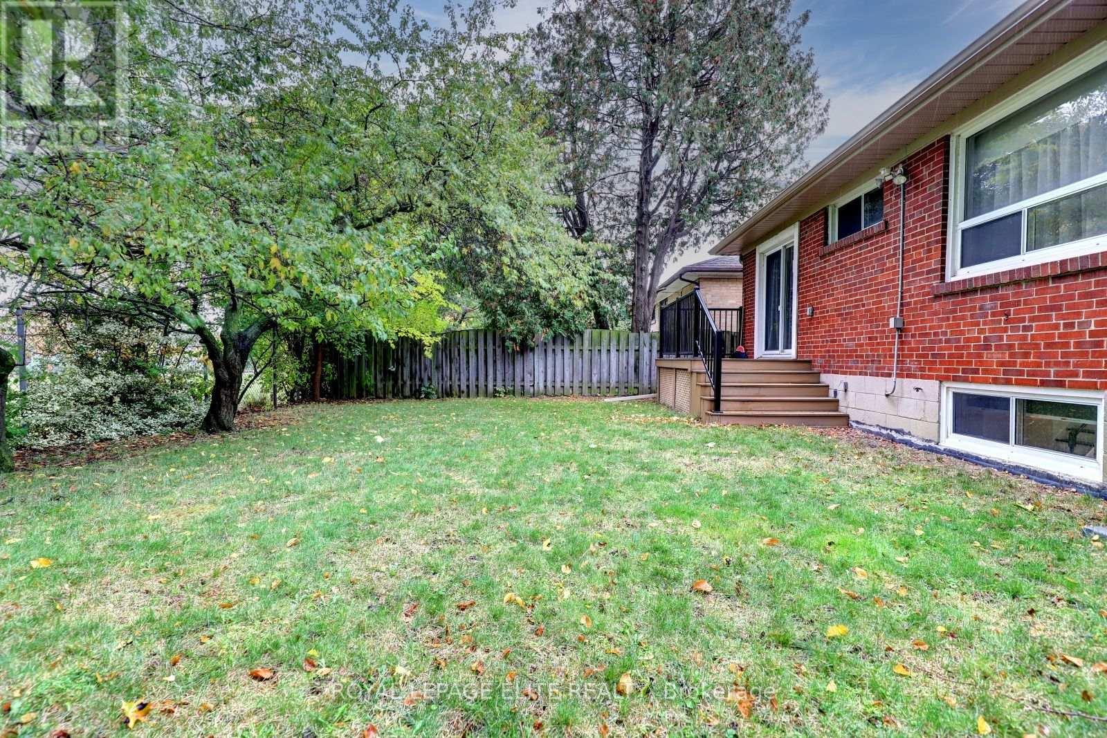 39 Sealcove Drive, Toronto, Ontario  M9C 2C7 - Photo 35 - W12563256