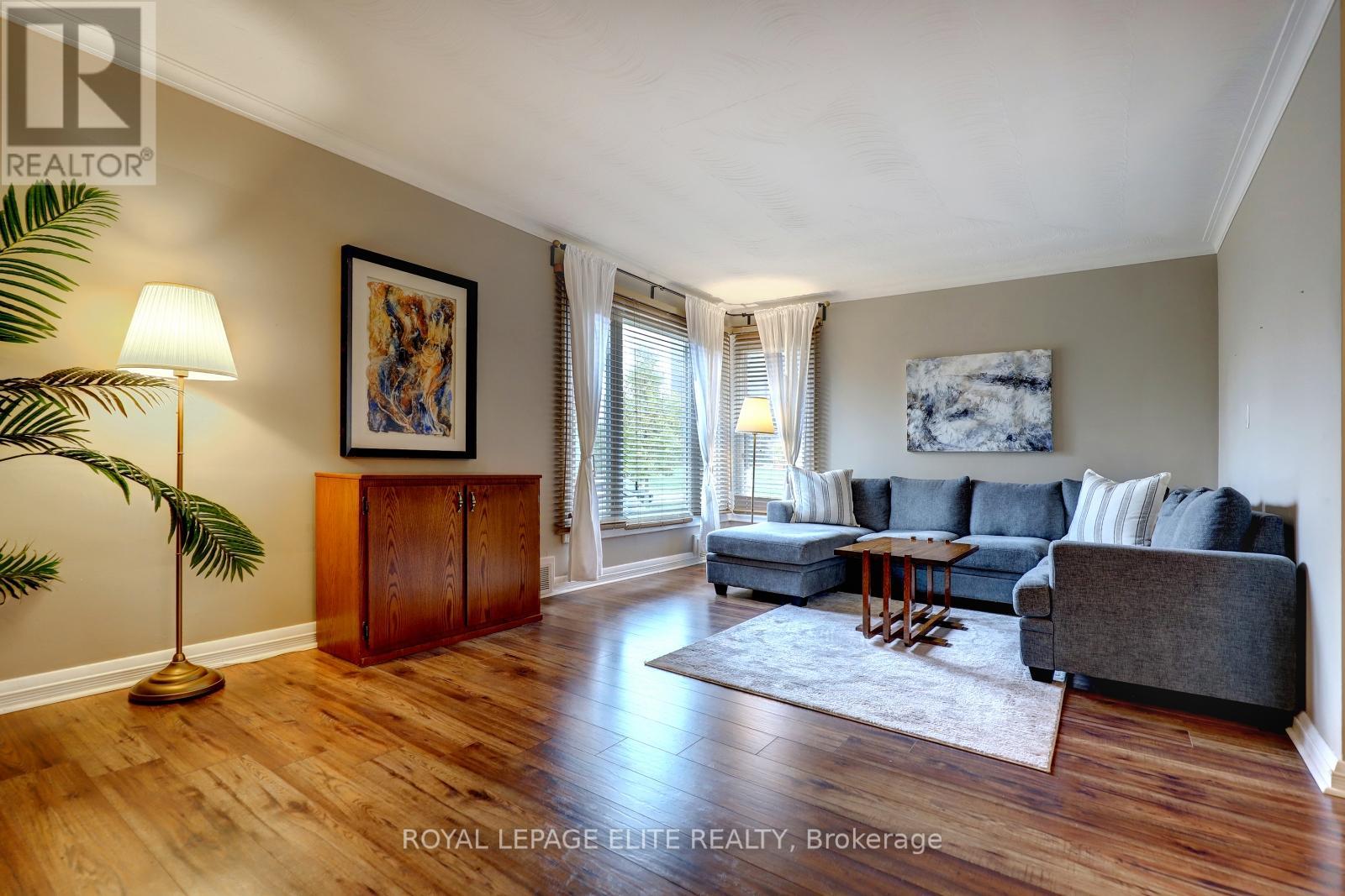 39 Sealcove Drive, Toronto, Ontario  M9C 2C7 - Photo 5 - W12563256