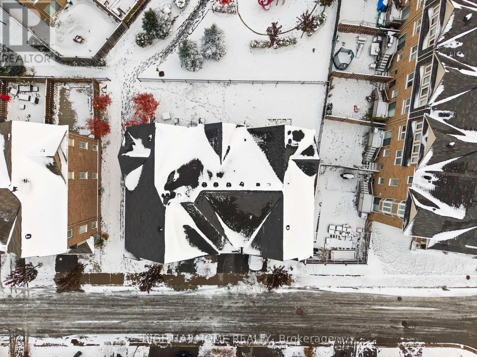 9 Magdalene Crescent, Brampton, Ontario  L6Z 0G9 - Photo 3 - W12563268