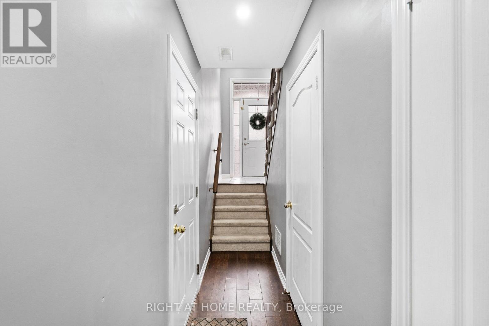 9 Magdalene Crescent, Brampton, Ontario  L6Z 0G9 - Photo 7 - W12563268