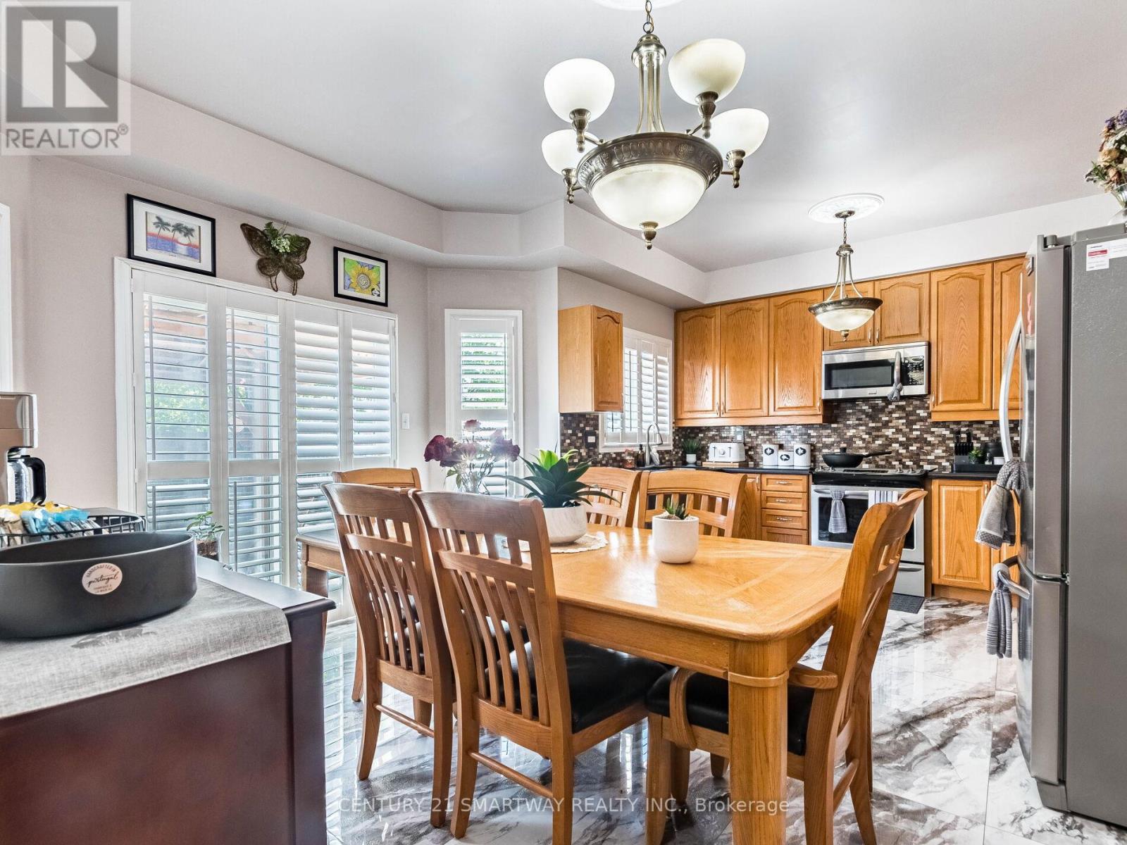 38 Bottlebrush Drive, Brampton, Ontario  L6R 2Z5 - Photo 11 - W12563270