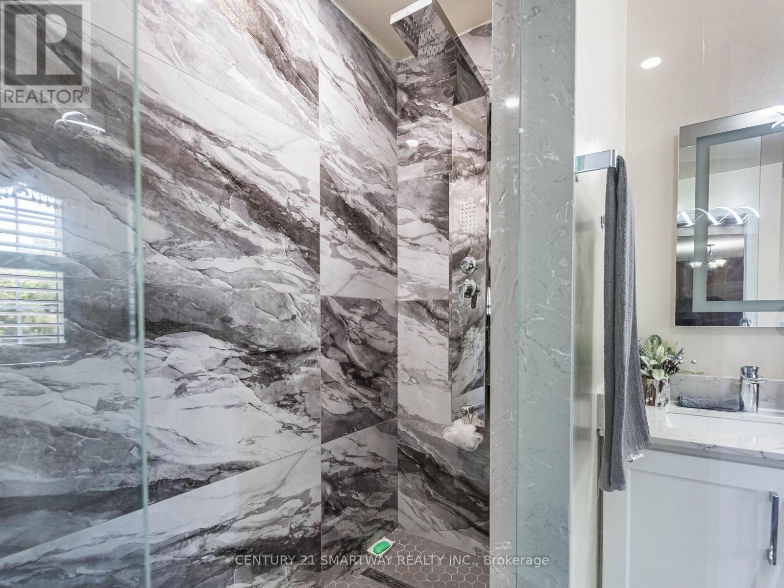 38 Bottlebrush Drive, Brampton, Ontario  L6R 2Z5 - Photo 22 - W12563270