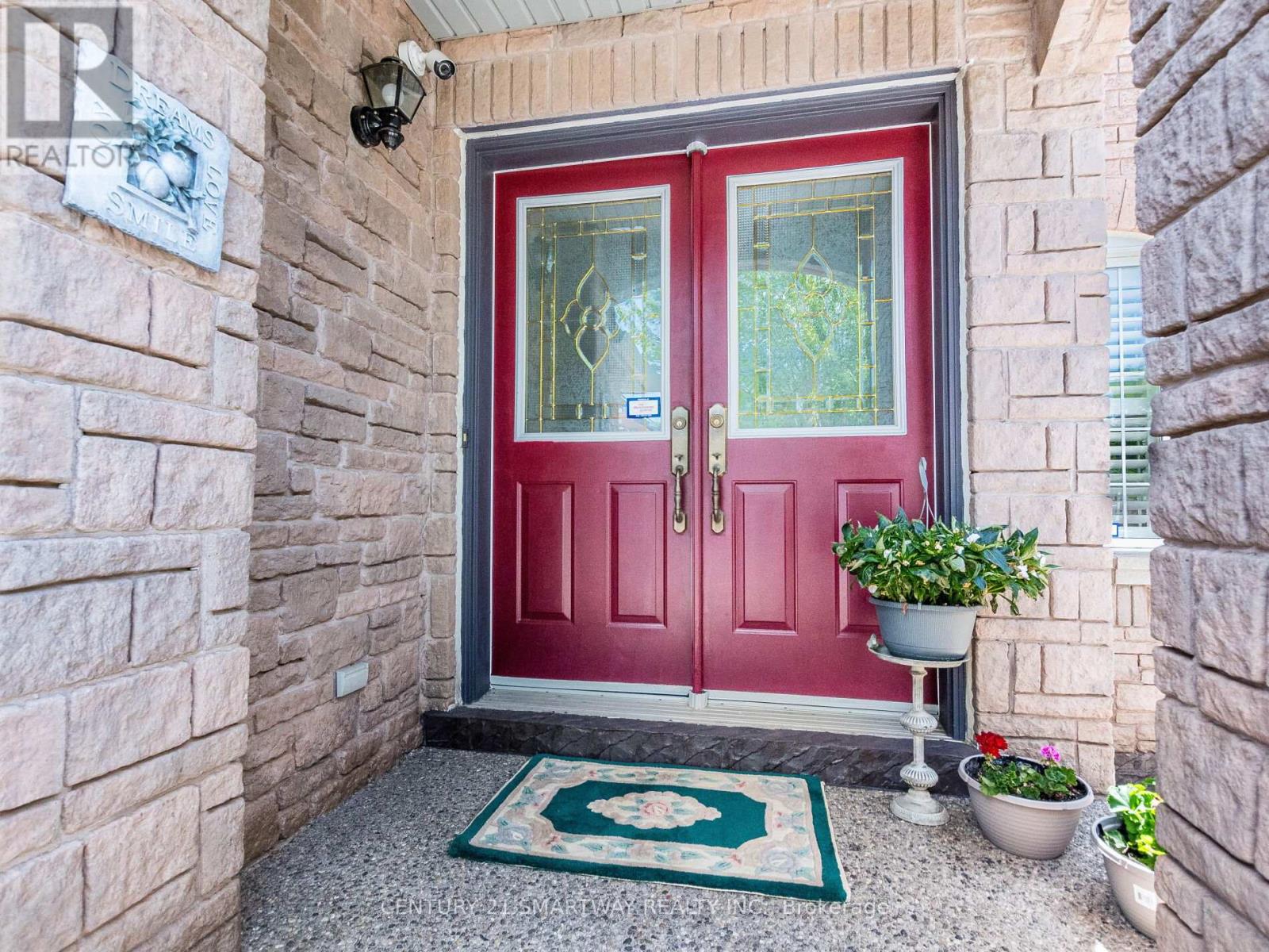 38 Bottlebrush Drive, Brampton, Ontario  L6R 2Z5 - Photo 4 - W12563270