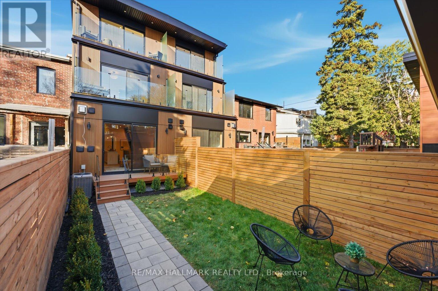 73b Garden Avenue, Toronto, Ontario  M6R 1H8 - Photo 37 - W12563278