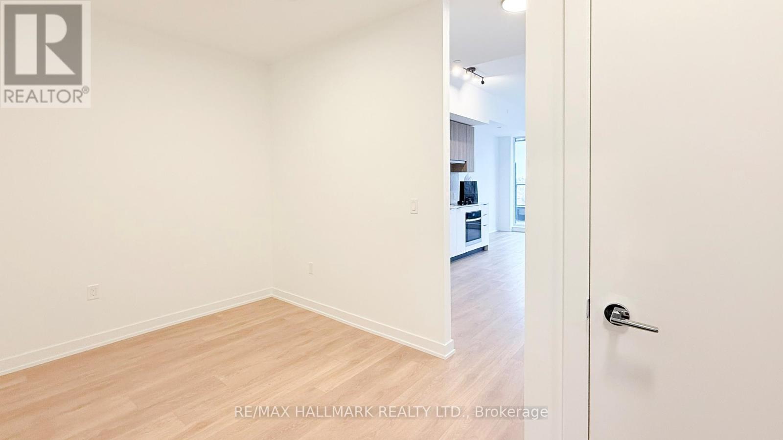 617 - 1037 THE QUEENSWAY, Toronto, Ontario