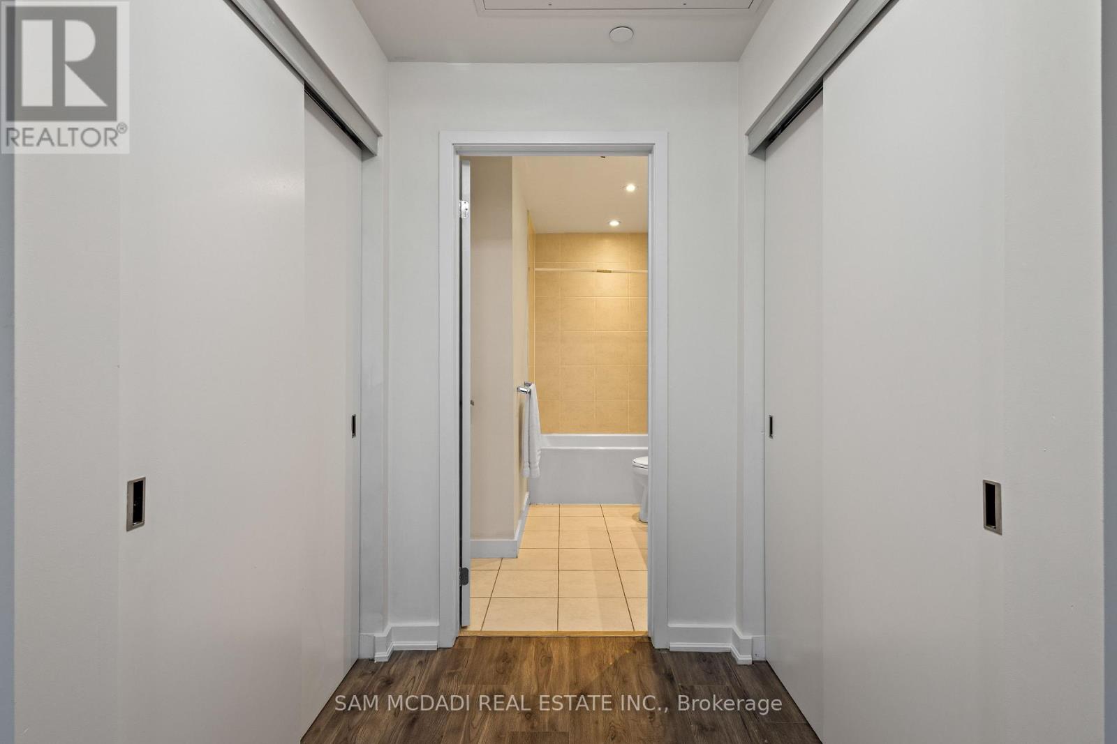 211 - 5025 Harvard Road, Mississauga, Ontario  L5M 0W6 - Photo 11 - W12563368